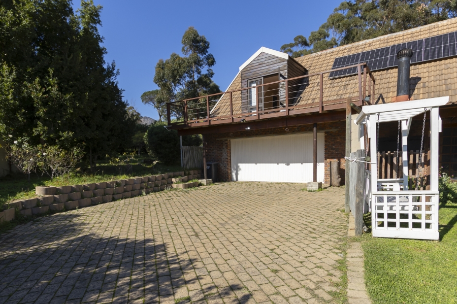 4 Bedroom Property for Sale in Sir Lowrys Pass Village Western Cape